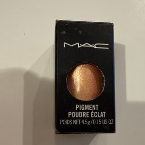 MAC Cosmetics Pigment Colour Powder in Melon
